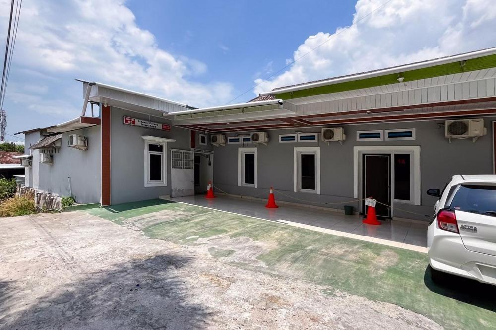 Kostel 99 Pangkal Pinang Redpartner Otel Dış mekan fotoğraf