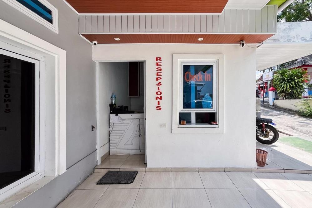 Kostel 99 Pangkal Pinang Redpartner Otel Dış mekan fotoğraf